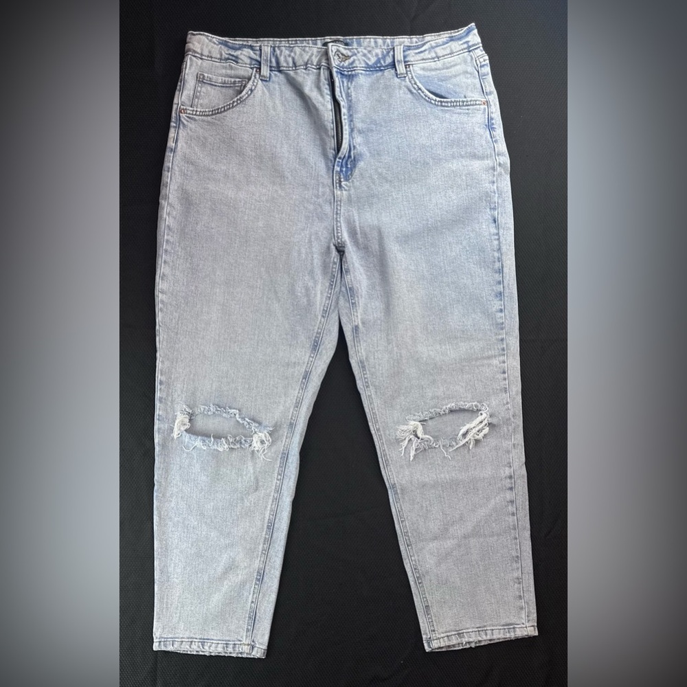 Wildβ Fable Super High-Rise Mom Jeans β Distressed Light Wash β Size 18 - Picture 3 of 14